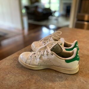 Adidas Stan Smith tennis shoes, size 5 1/2, textured finish